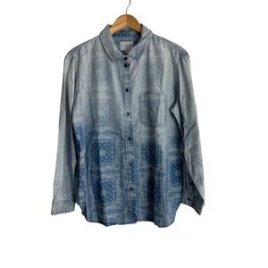 American Eagle Chambray Shirt Womens Medium Blue Ombre Bandana Print Western‎